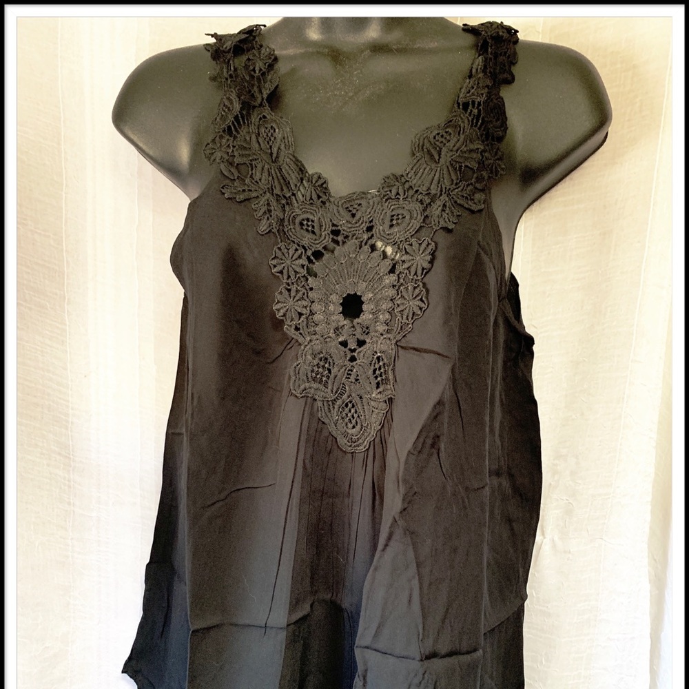 Black lace tank top sz medium